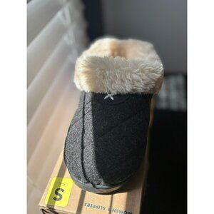 Dearfoams Womens Cozy Indoor/Outdoor Quilted Slippers With Faux Fur Lining
